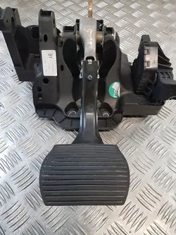 OPEL CORSA D Bromspedal Automatisk 55700896