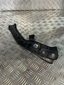 Soporte cinturón delantero izquierdo OEM 658805931 Skoda Kamiq