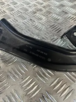 Turvavyön kiinnike etu vasen OEM 658805931 Skoda Kamiq