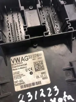 VW Mukavuusmoduuli OEM 5K0937084H Touran 1T3:lle