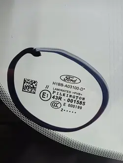 OEM 3592AGACHMVZ Värme vindruta för Ford Fiesta MK8