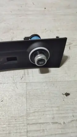 Prise USB Alfa Romeo OEM 00505493820 - Occasion