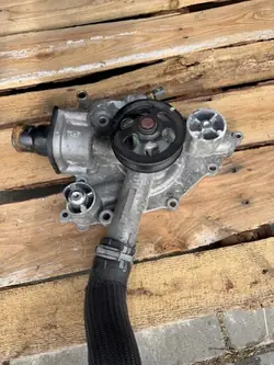 Vesipumppu OEM 68346915AA Dodge Durango 5.7L V8:lle