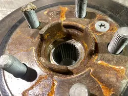 Moyeu de roue arrière Jaguar OEM UTO36828 - Occasion