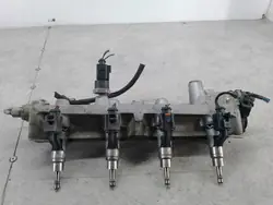 Inspuitrail OEM 03C133204AA - Gebruikt Volkswagen onderdeel