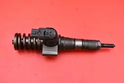 Ruiskutuspumppu OEM 03G130073T VW Passat B6 2.0 TDI:lle