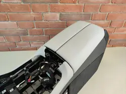 Keskikonsoli käsinoja OEM 5A3D137 Silverstone Sensafin
