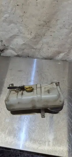 Nissan OE 2171001J01 Kühlmittelbehälter