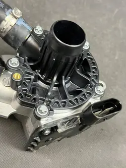 Pompe à eau Mercedes Classe C W206, S206, X254, C254, W214 A2542003000