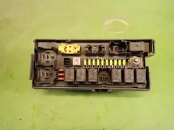 Boîte à fusibles OEM 04692086AB pour Jeep Commander I 5.7