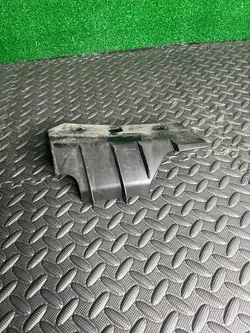 Tesla 3 puskurituki OIKEA RH 1084170-00-B