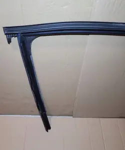 Fönstertätning OEM 80F839431 vänster bak SQ5 Q5 Sportback