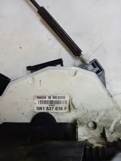 Türschloss OEM 5N1837016F - Gebrauchtes Volkswagen Teil