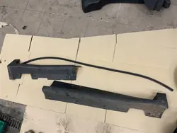 OEM R2X6-V10154AC5Y Oikea muovinen kynnyssuoja Ford Courier