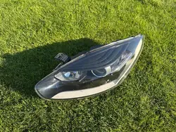 RENAULT MEGANE III LIFT GT - PHARE GAUCHE 260601781R