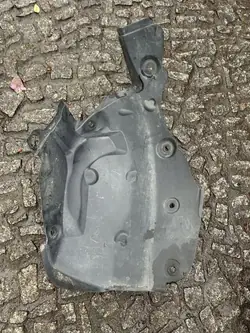 Etuvasen lokasuoja OEM 8200436709 Renault Kangoo II:lle