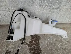 LV4B13K175 Réservoir lave-glace pour Ford Kuga MK3