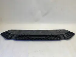 Audi A4 B9 S-Line Pohjalevy OEM 8W0807611A Puskurin Alla