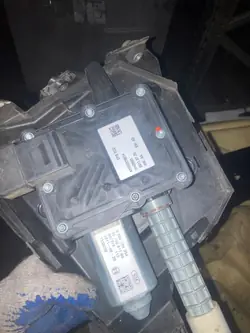 Sähköinen käsijarru OEM 9673081780 Citroen Peugeot