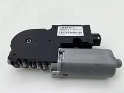 BMW X1 F48 kattoluukun moottori OEM 7383306 - Käytetty