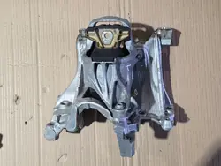 Moottorin tuki oikea AUDI A4 B9 2.0 TDI