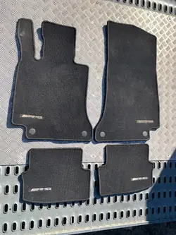 Set vloermatten OEM A2056805805 voor Mercedes C W205 AMG