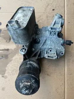 Oljefilterhus Bas OEM 07D115911J för Audi A8 D3