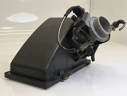 Ilmansuodattimen kotelo AUDI A6 AVANT 2.8L bensiini OEM 4A0133837B