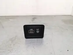 Hyundai Santa Fe USB-pistorasia OEM FBZ15502