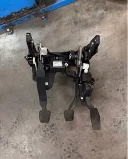 Pedalsats OEM 13252175 för Opel Astra IV J
