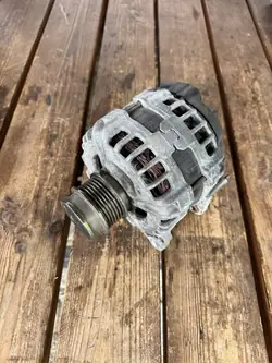 AUDI VW SKODA Vaihtovirtageneraattori 04B903023D