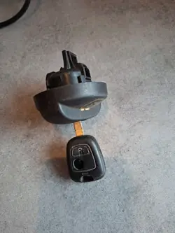 PEUGEOT 307 bränslelocket nyckel OEM original