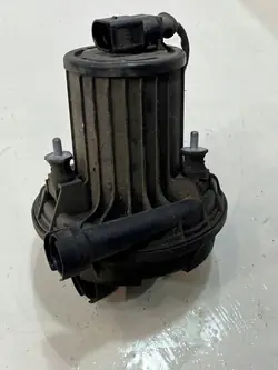 Toissijainen ilmamoottori Audi A8 D4 4.2 FSI