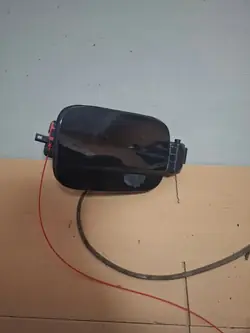 Bränsletanklock med aktuator Audi A4 B8 2.0 TDI 2007-15