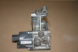 Termostato & Bomba de Aceite Volvo OEM 31437399 - Usado