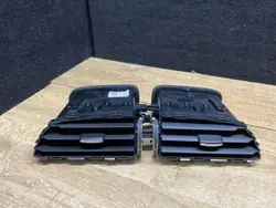 Jaguar F-Pace tuuletusritilä OEM GX73-014L21-BF