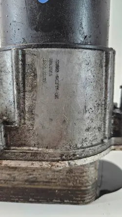Peugeot 607 2.7 HDI Öljynsuodatinpohja OEM 4R8Q6C711DA