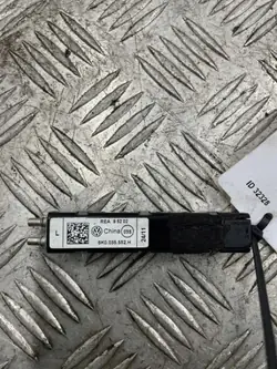 VW Antennivahvistin OEM 5K0035552H - Käytetty