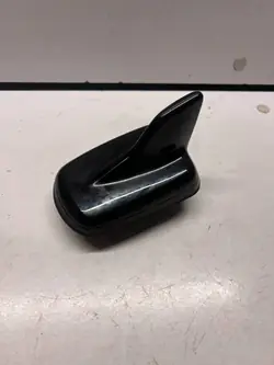Audi A4 B9 Hai-antenni OEM 4M0035503K Valkoinen