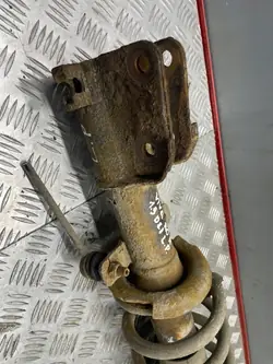 Etuvasen jousitus OEM 55784 Opel Vivaro A 1.9 CDTI:lle