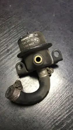 Régulateur pression carburant BMW OEM 1711543 - Occasion