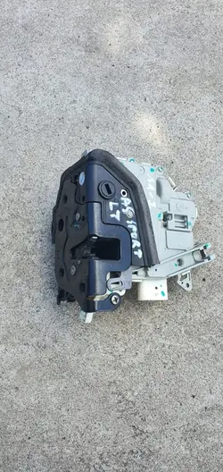 Vänster Bakdörrslås Audi A5 Sportback 8K0839015C