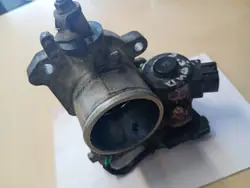 Kaasutinkansi OEM 18372618985 Toyota Corollalle