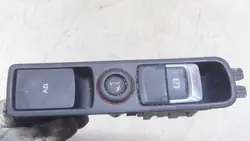 Audi Q3 8U Tupakansytytinpistorasia OEM 8U2863349C