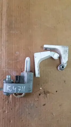 Volkswagen Dörrgångjärn T5 T6, OEM 7E0831402B