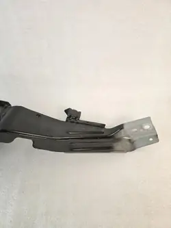 Support de garde-boue avant Volvo XC40 2022 OEM 32348653