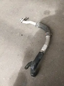 AUDI Q7 4M Koelvloeistofslang voor rechts 057121064J