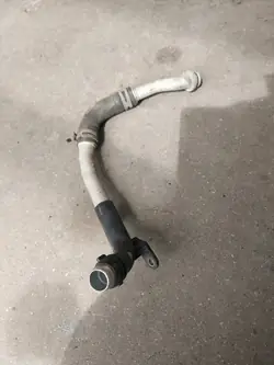 AUDI Q7 4M Durite liquide refroidissement avant droit 057121064J