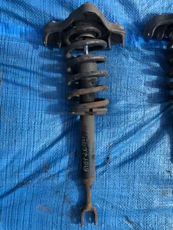 Audi A4 B7 Vasemman Etuiskunvaimennin 8E0413031CT