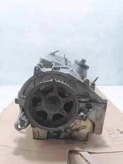 Toyota Sylinterikansi OEM ARA353681 - Käytetty